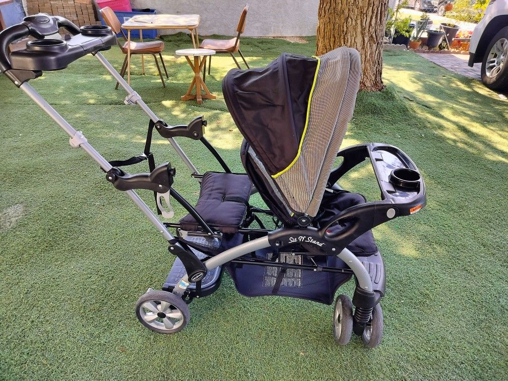 Double Stroller Sit N Stand Clean and In Good Conditions $65 Pick Up Only Bonanza and Lamb