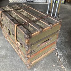 era. 1920,s  Steamer Trunk