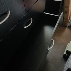 Chest of drawers