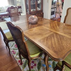 Dining Room Table 6 chairs