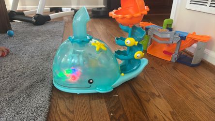 B. toys – Musical Whale Ball Popper with Lights – Developmental Sensory and Fine Motor Development – Baby Toy with 5 Balls – Babies, Toddlers – Poppit