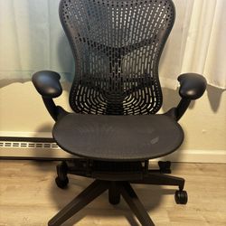 Herman Miller Mirra 1