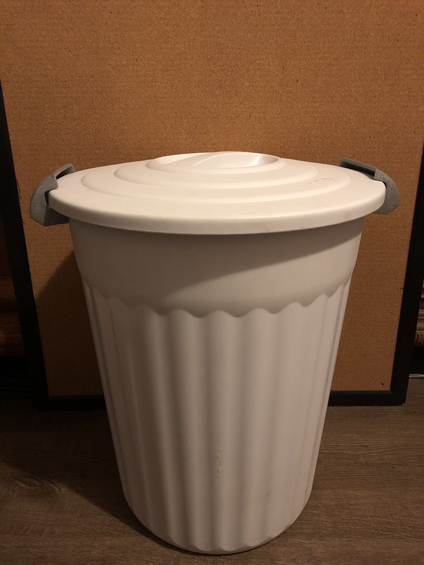 Sterilite White Container