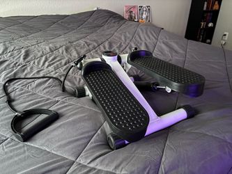 Stepper machine with resistance straps