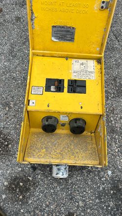 Hubble dock/piling power pedestal