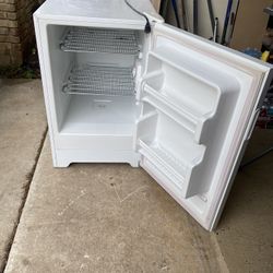 HAIER UPRIGHT FREEZER 3.2oz $85 Obo 