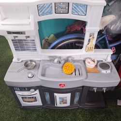 Step 2 Kitchen Outdoor Kids Play 