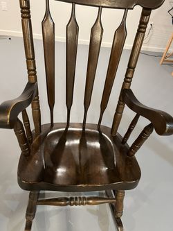 Solid Wood Traditional Rocking Chair ( Very Good Condition)