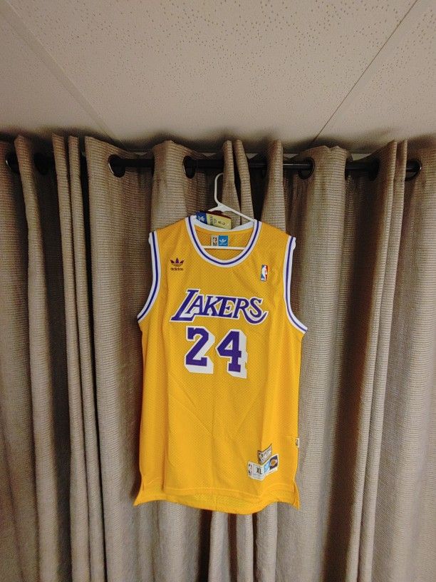 Kobe Bryant Lakers XL jersey