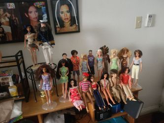 Barbies/ken dolls