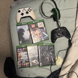 Xbox 1 Bundle 5 Games 2 Controllers & A Turtle Beach Headset