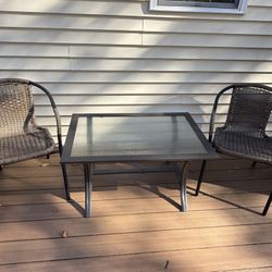 2 Outdoor Chairs and Table