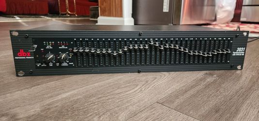 DBX EQUALIZER & PEAVEY EQ 215 ECUALIZER