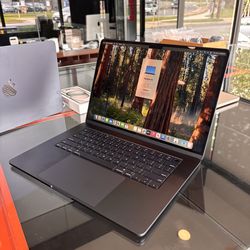 Apple 15” MacBook Air M4 Chip 16GB Ram 256SSD! 100%Battery! 90 day warranty! We offer financing!