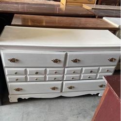 🎁BEAUTIFUL WHITE COLOR DRESSER/6 DRAWER- ASHLEY BRAND AND OTHER DRESSERS $199 EACH🎁