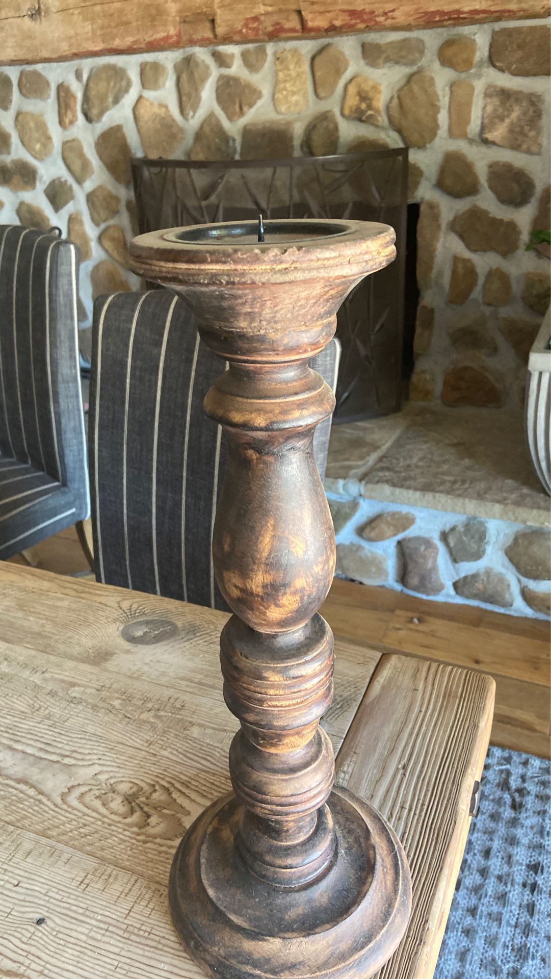 Wooden candle pillar