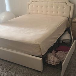 Frame Queen With Drawers 