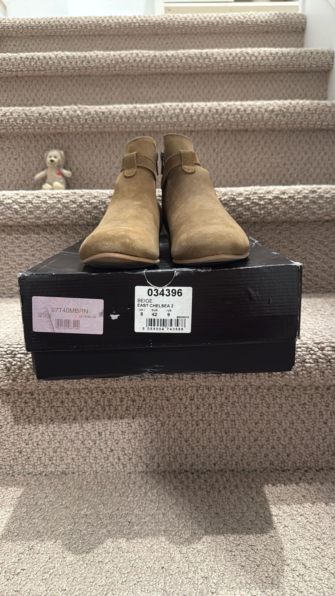 HOUSE OF HOUNDS BEIGE CHELSEA BOOTS • SIZE 9 MENS • EUR 42