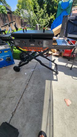 Blackstone Adventure Ready Outdoor Griddle, 28 Inch 2-Burner Flat Top Grill with Flexfold Legs, Gray