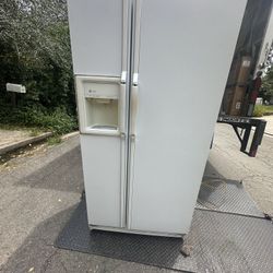 Refrigerator 