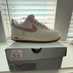 MENS 11 NIKE AIR FORCE 1 VALENTINE