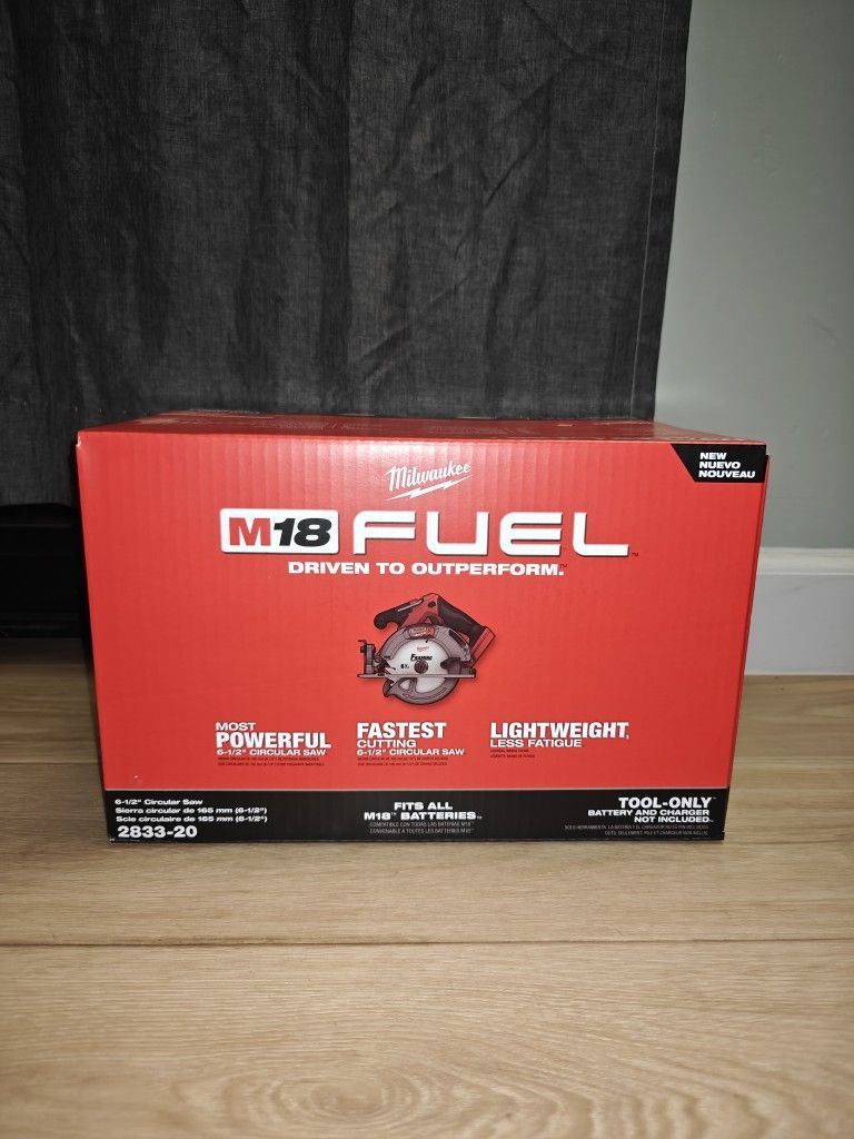 Milwaukee M18 FUEL 18V Lithium-Ion Brushless Cordless 6-1/2 in. Circular Saw (Tool-Only)