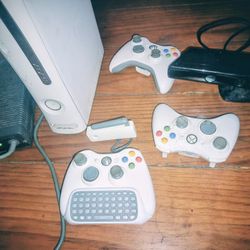 Xbox. 360 250 Gig Kinect 2 Controllers And Power Supply 