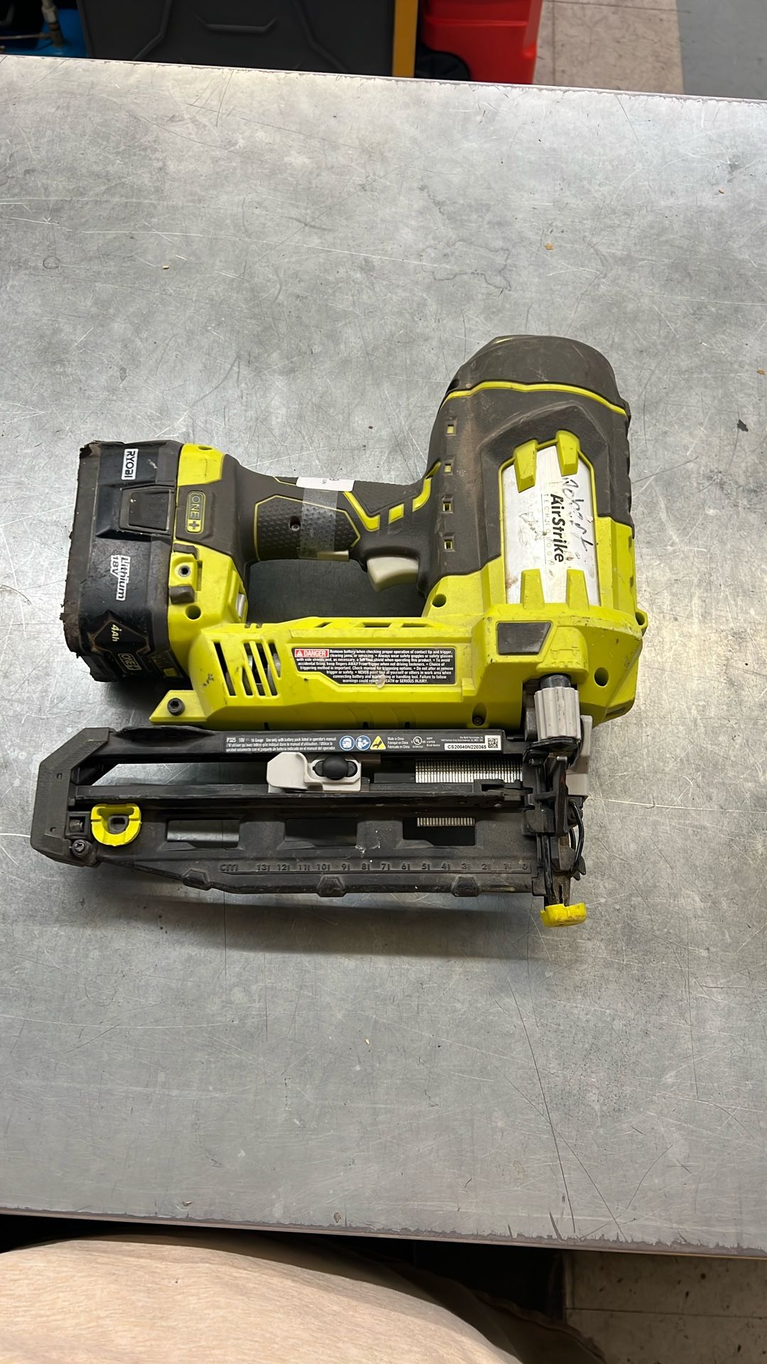 Ryobi P325 16 GA Nail Gun W/ Battery