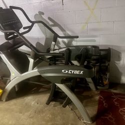 Cybex 750A Arc Trainer