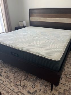 Beautyrest PressureSmart Hybrid Firm King Mattress – Like New