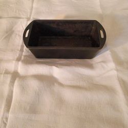 Lodge Cast Iron 8x4.5in., 2.5in. Deep Bread Pan