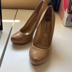 Nude / Tan Pumps Sz 6.5