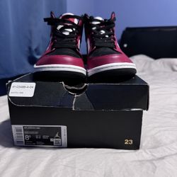 Air Jordan 1 Mid “Chicago Toe”