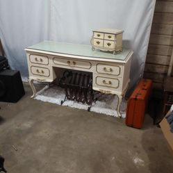 Gorgeous Vintange Vanity