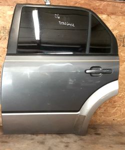 2006 FORD FREESTYLE OEM DOOR!