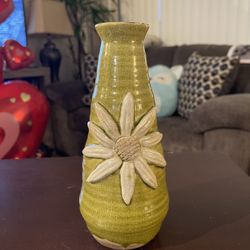 Title: Handcrafted Ceramic Vase with Daisy Flower Relief