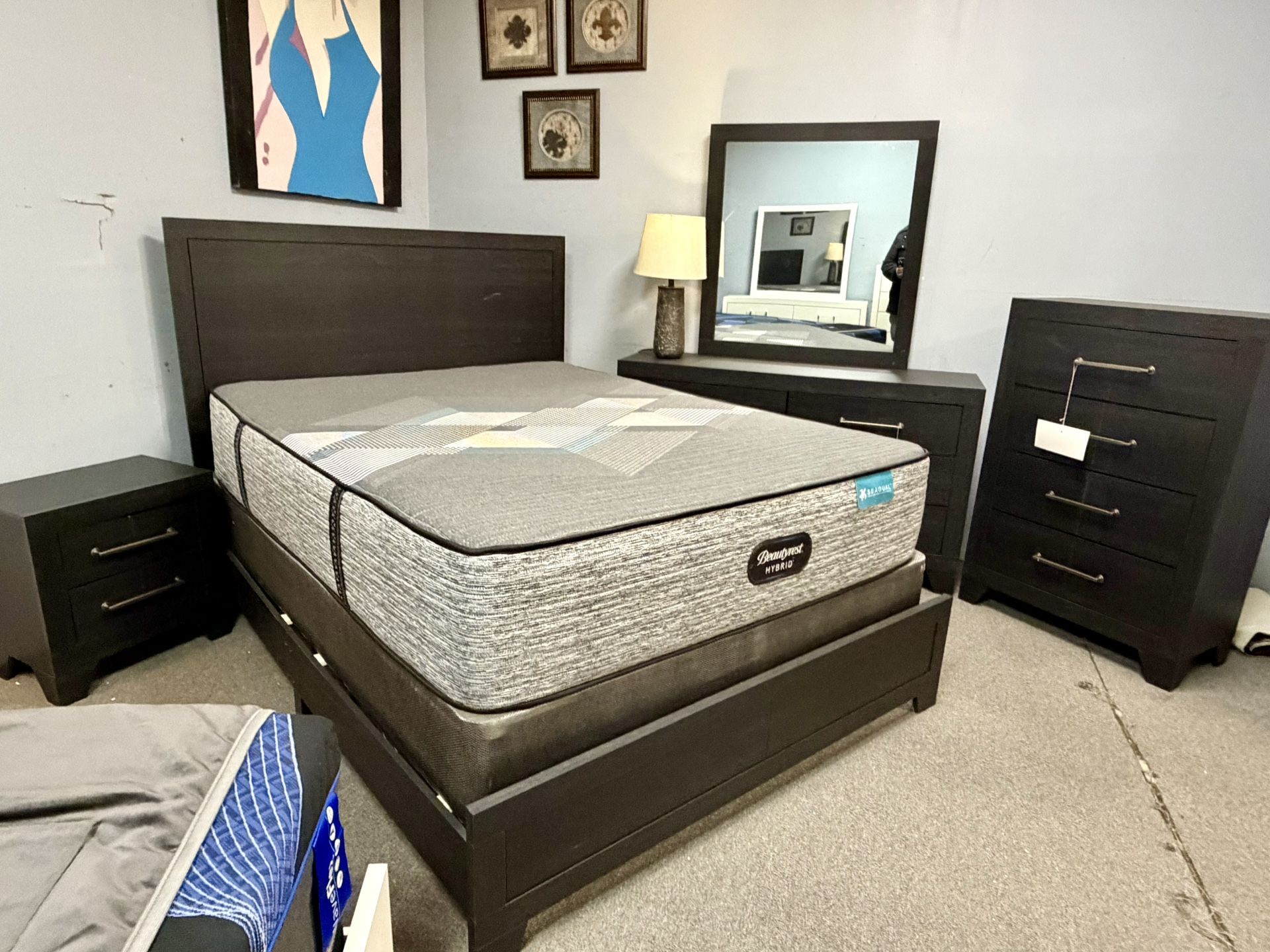 Black Friday Sale!! 5-Piece Modern Bedroom Just $798! Included Bed, Dresser, Mirror, Chest & Night Stand!! Prices Canβt Be Beat!!!