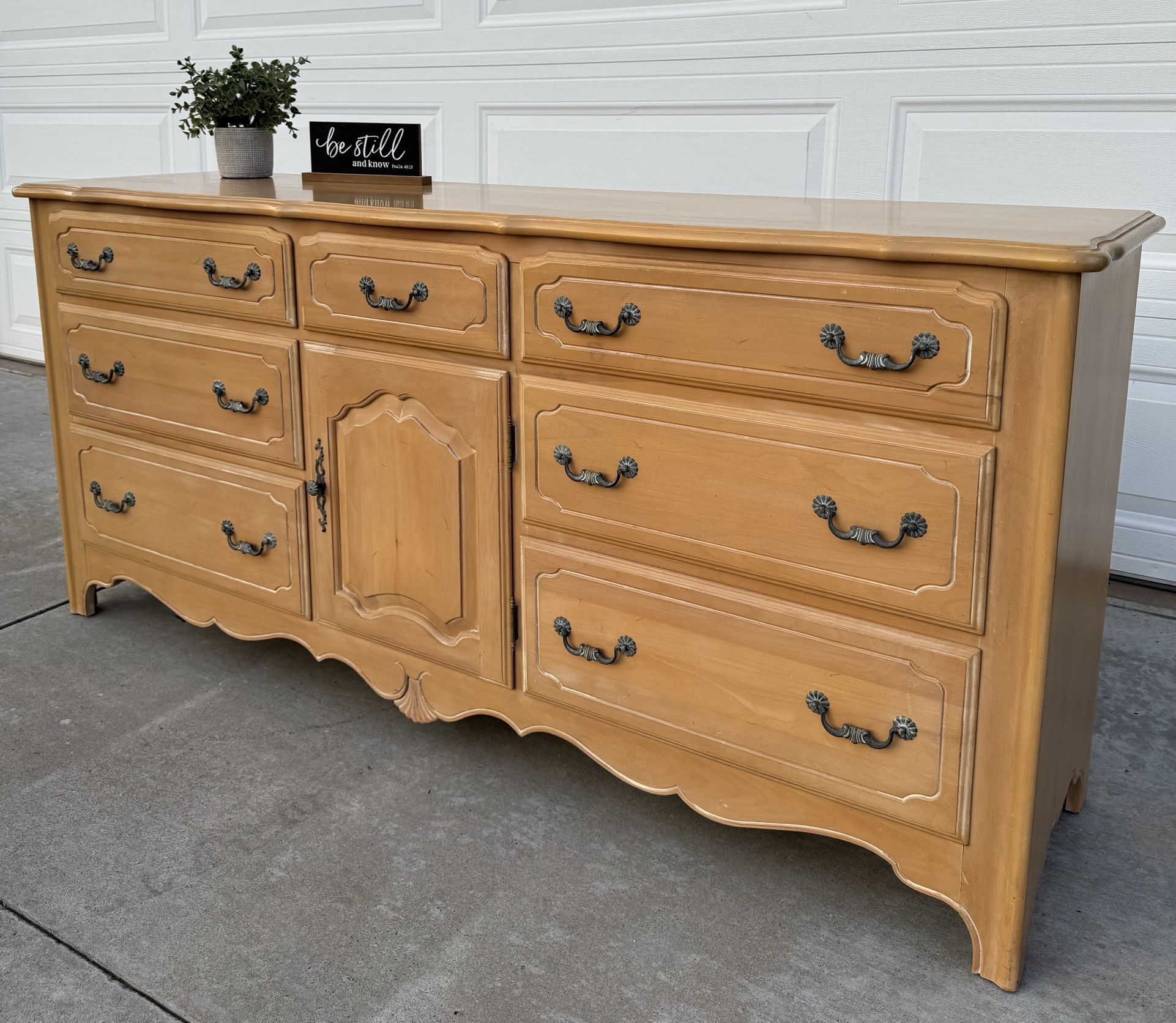 Gorgeous Ethan Allen 9-Drawer Solid Wood Large Dresser