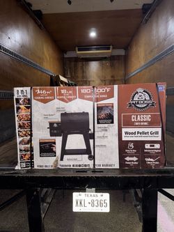 Pit Boss Pellet Smoker, Classic 700 Square Inch Wood Fired Pellet Grill, Onyx Series