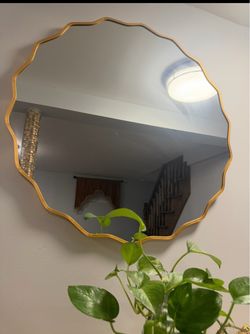 Round Wall Mirror with Gold Scalloped Frame
