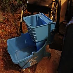 NEW MOP BUCKET WITH WRINGER 20 FIRM LOOK MY POST TONS ITEM