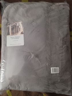 Better Homes & Gardens Grey Faux Fur Ultra Soft Luxury Oversized Throw Blanket 50" x 72", Grey