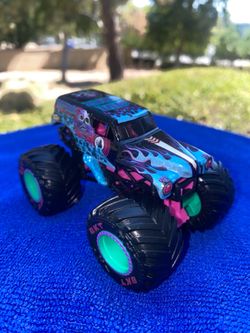 Monster Jam Nitro Neon Grave Digger
