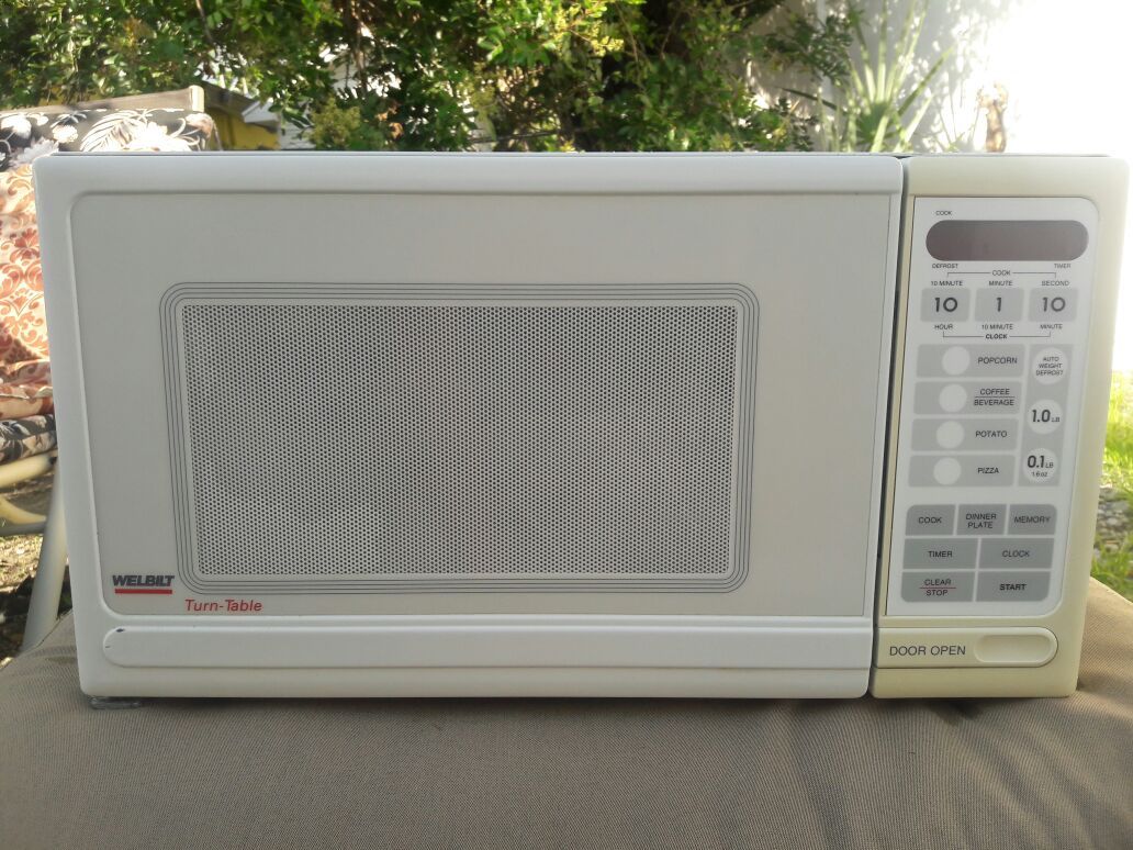 Welbilt turntable microwave oven