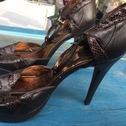 Nice leather heels size 9 only $15 firm like new