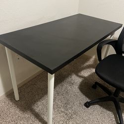 Black Desk