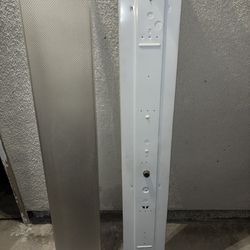 40-watt fluorescent lights adaptable to LED lamps.