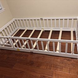 Toddler floor bed