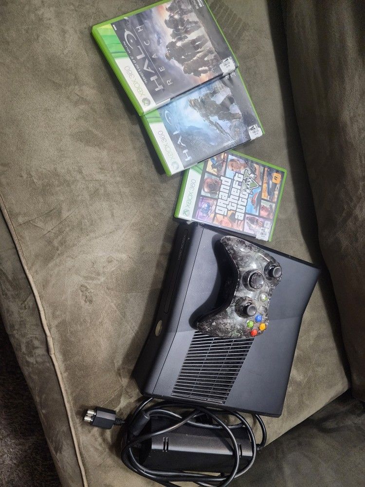 Xbox 360 And 3 Games 