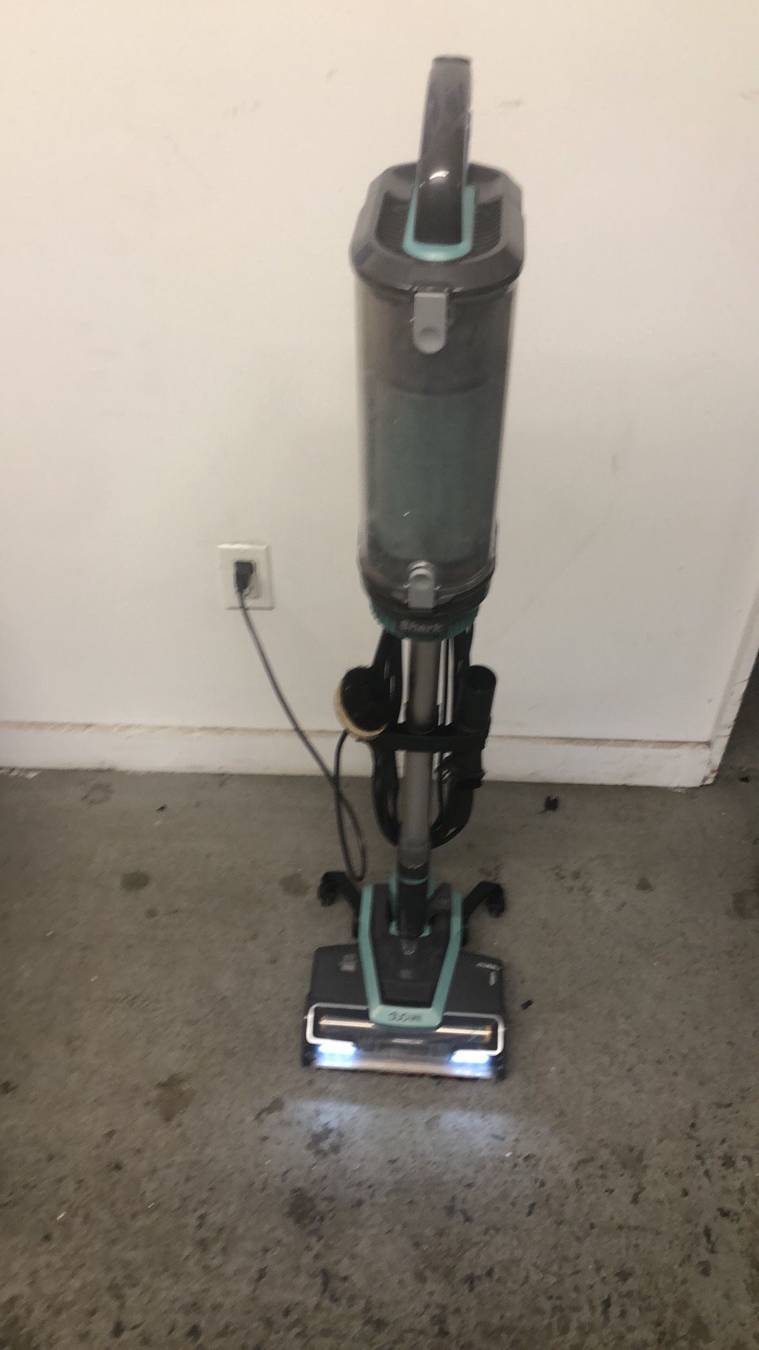 Like Brand New Good working condition shark vacuum